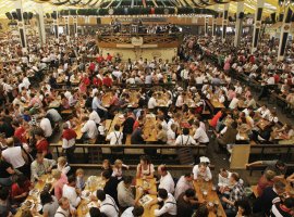 Khám phá lễ hội bia ở Đức