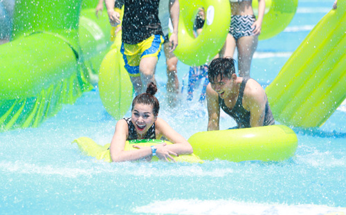 thu-suc-duong-truot-nuoc-khong-lo-mua-du-lich-he-01