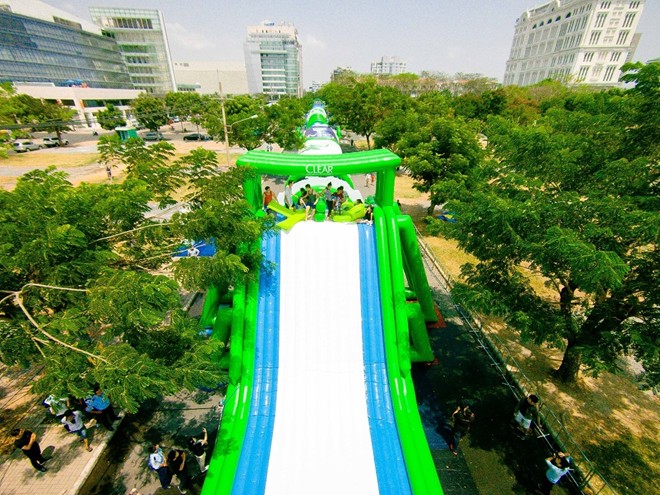 thu-suc-duong-truot-nuoc-khong-lo-mua-du-lich-he-02