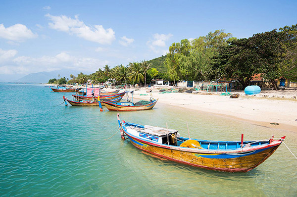 Lênh đênh trên thuyền khám phá Điệp Sơn xinh đẹp Lênh đênh trên thuyền khám phá Điệp Sơn xinh đẹp