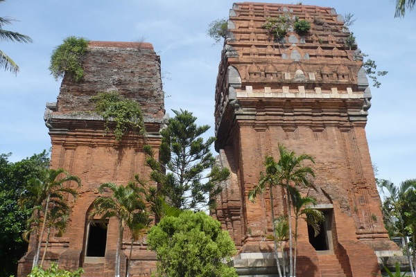 Vé máy bay giá rẻ khám phá biển Quy Nhơn 2