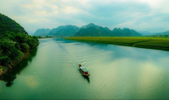 Thú vui đi thuyền trên sông Lam Thú vui đi thuyền trên sông Lam