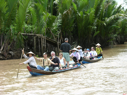 Lênh đênh giữa những con sông ngắm miền quê thanh bình