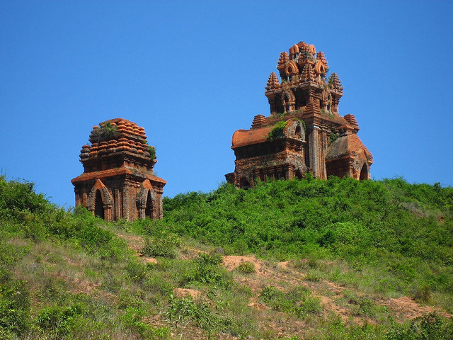 Tháp Đôi