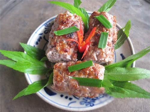 ve-may-bay-di-thanh-hoa-thuong-thuc-cha-thit-lam-hap-dan-01