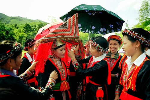 ve-may-bay-di-thanh-hoa-thuong-thuc-cha-thit-lam-hap-dan-03