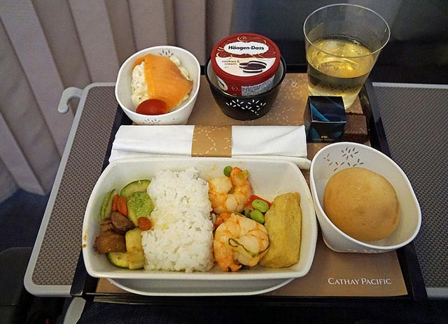 Soi bữa ăn của 5 hãng hàng không tốt nhất thế giới