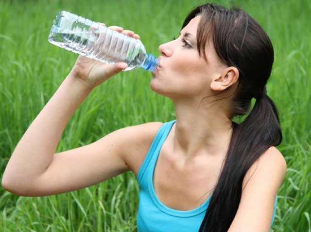 An toàn nước uống trong mùa du lịch hè
