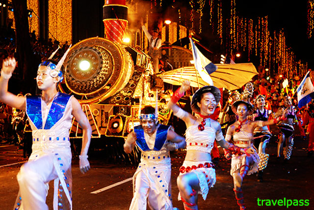 Lễ diễu hành đường phố trong lễ hội Deepavali