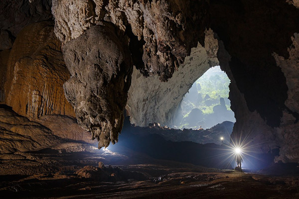 Hình ảnh vé máy bay giá rẻ ngắm hang động đẹp nhất Việt Nam