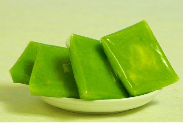 Vé máy bay giá rẻ thưởng thức bánh đặc sản VN