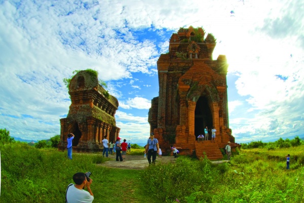 Tháp Chăm Bánh Ít
