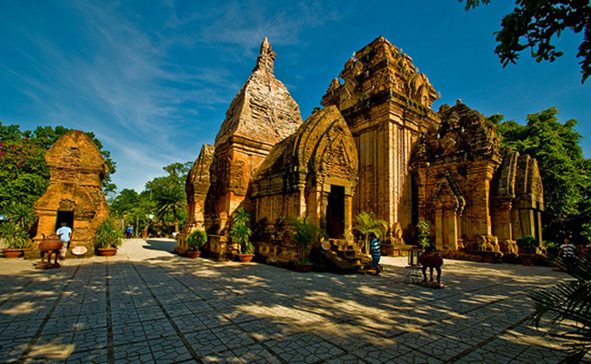 Tháp bà Ponagar