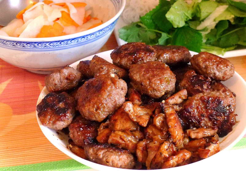 Với tôi, chả nướng Vinh, “2 tô” là quá đỗi bình thường