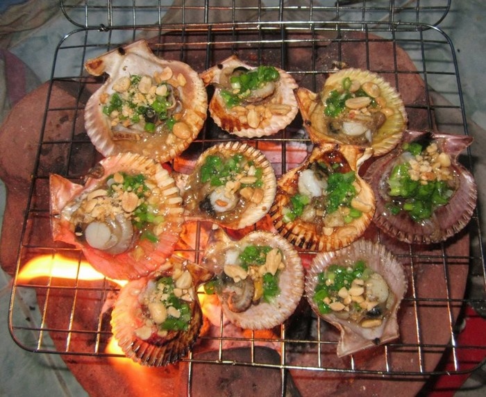 Thưởng thức sò huyết Ô Loan